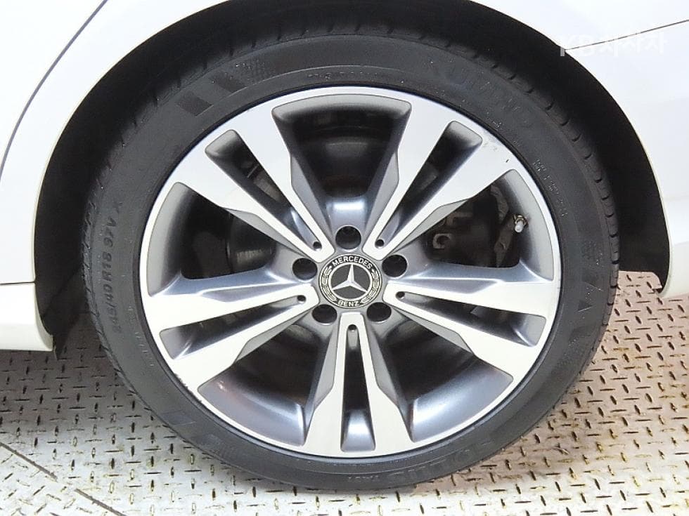Mercedes-Benz The New (фейслифт) C-КласC220d Avantgarde W205 - 20
