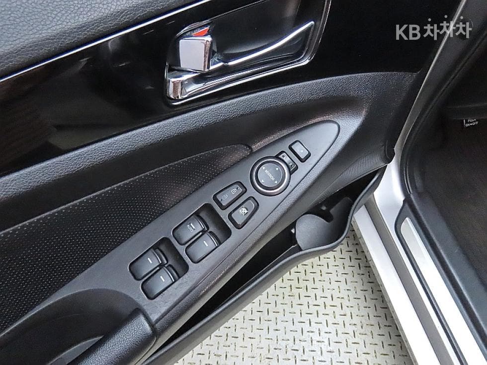 Hyundai YFSonataY20 Top (Cargo) High-end Type - 13