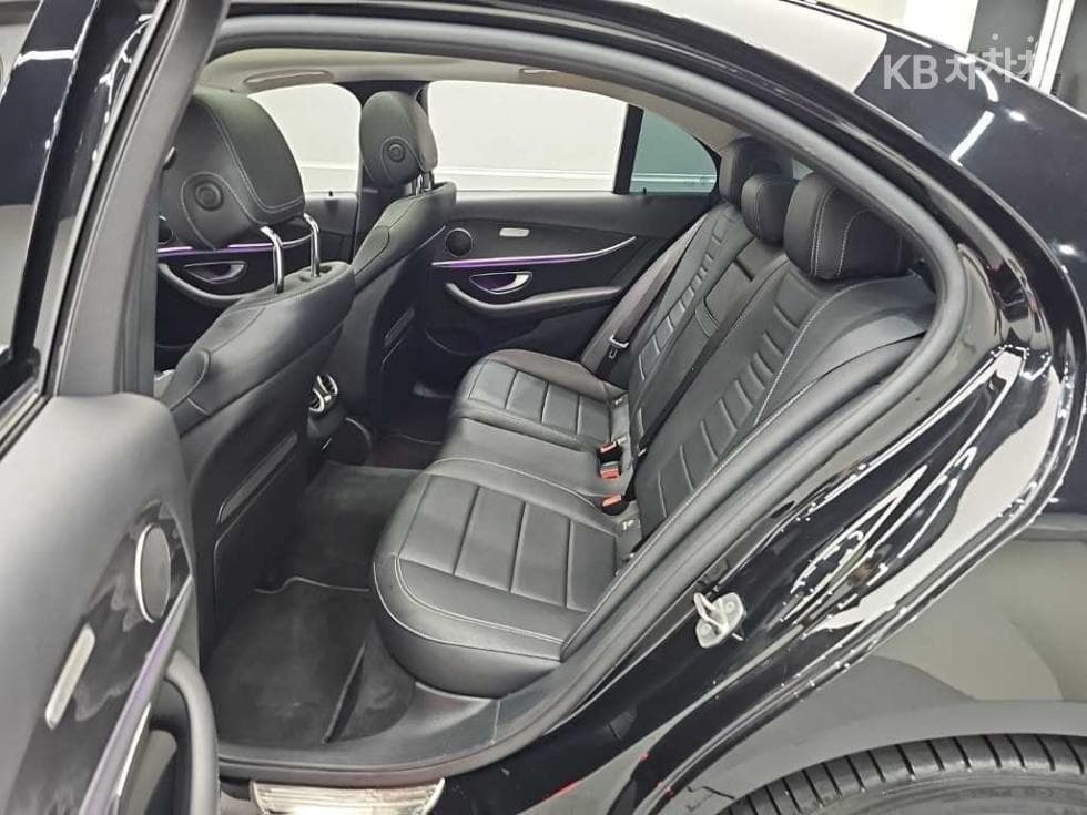 Mercedes-Benz E-Клас (W213)E300 4Matic Avantgarde - 12