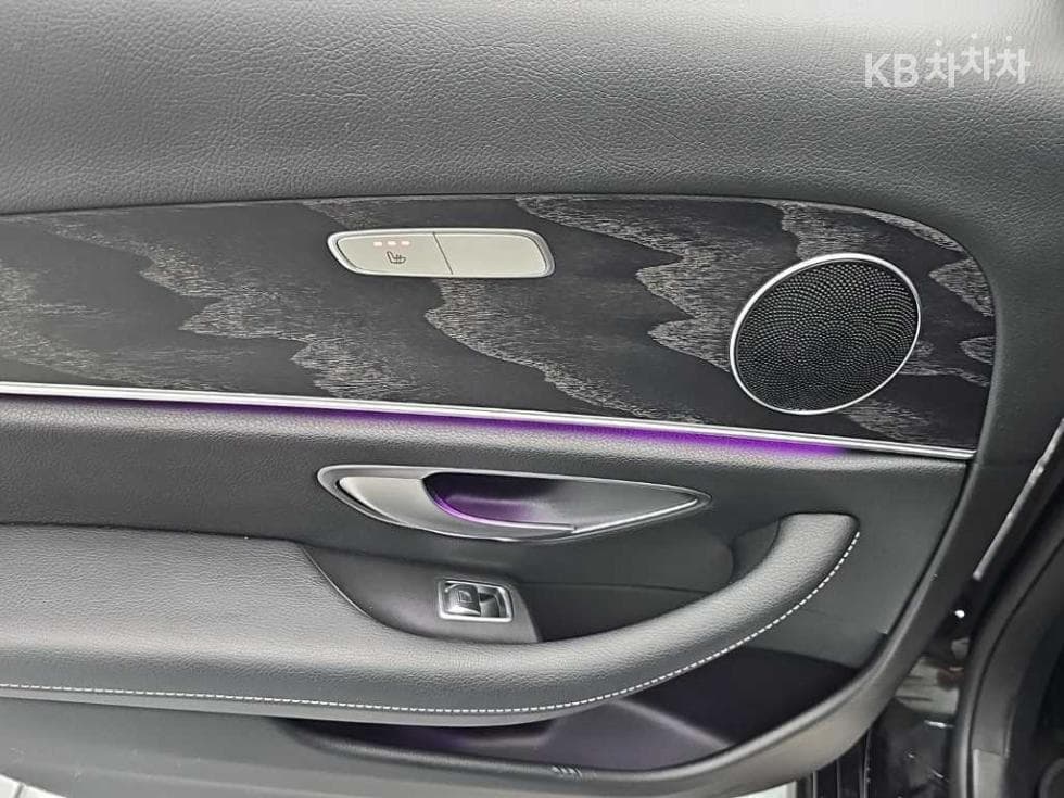 Mercedes-Benz E-Клас (W213)E300 4Matic Avantgarde - 13