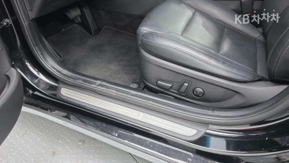 Hyundai The New (facelift) Grandeur (Azera)2.5 Premium - 21