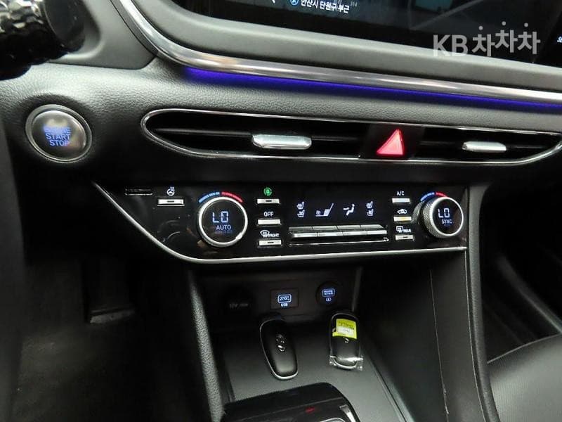 Хюндай Соната (DN8)2.0 LPG Рент-а-кар Premium - 16