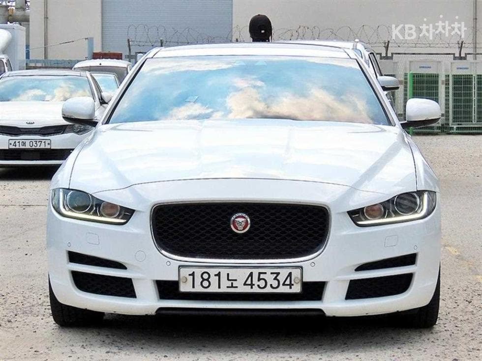 Jaguar XE 2.0 Diesel PORTFOLIO - Image 1