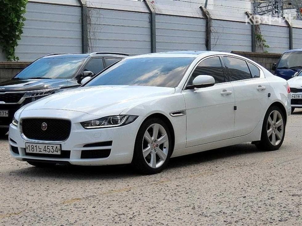 Jaguar XE2.0 Diesel PORTFOLIO - 2