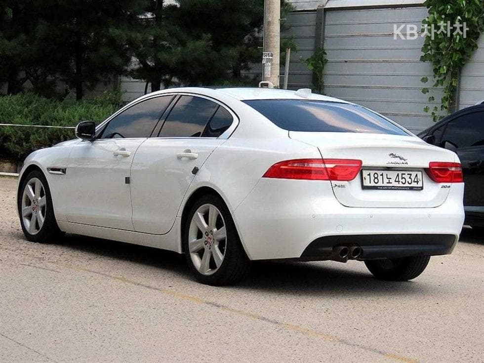 Jaguar XE2.0 Diesel PORTFOLIO - 3