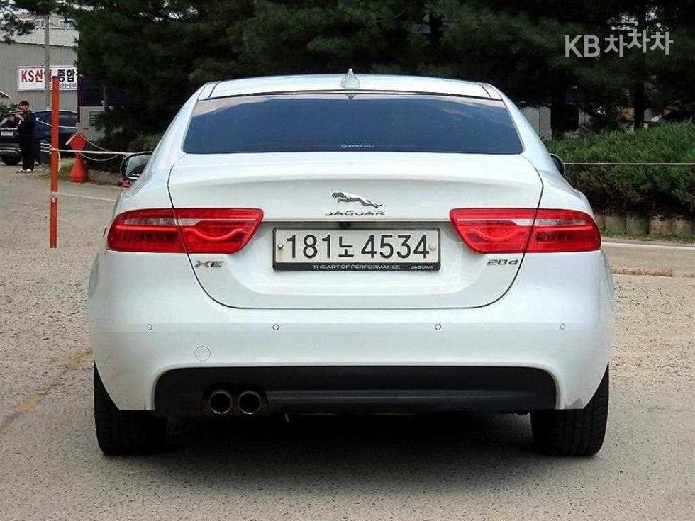 Jaguar XE2.0 Diesel PORTFOLIO - 4
