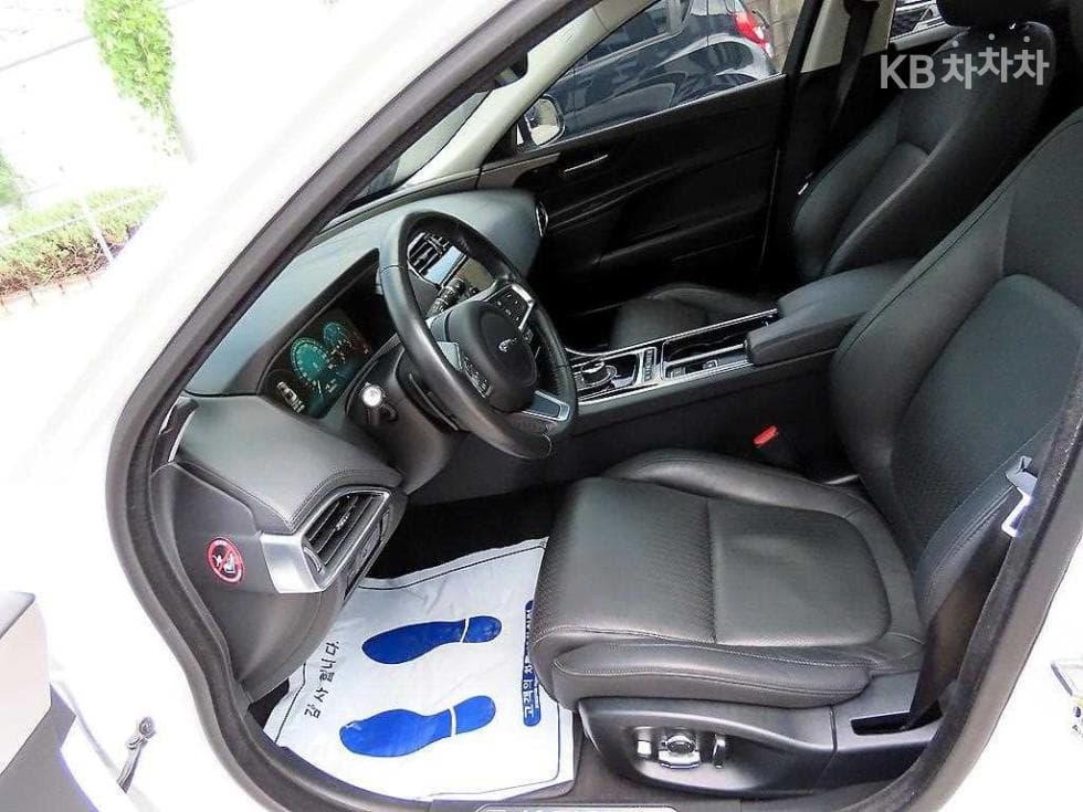 Jaguar XE2.0 Diesel PORTFOLIO - 5