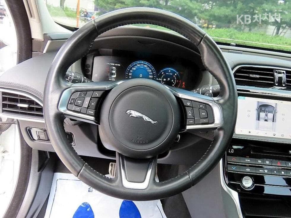 Jaguar XE2.0 Diesel PORTFOLIO - 8
