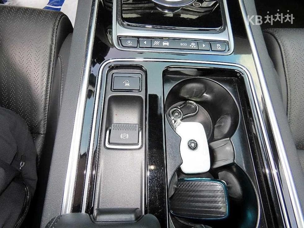 Jaguar XE2.0 Diesel PORTFOLIO - 12