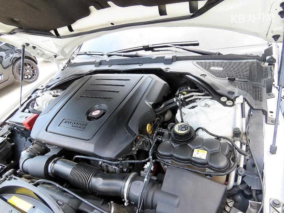 Jaguar XE2.0 Diesel PORTFOLIO - 19