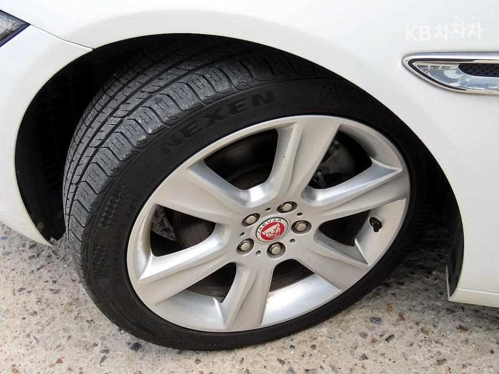 Jaguar XE2.0 Diesel PORTFOLIO - 20