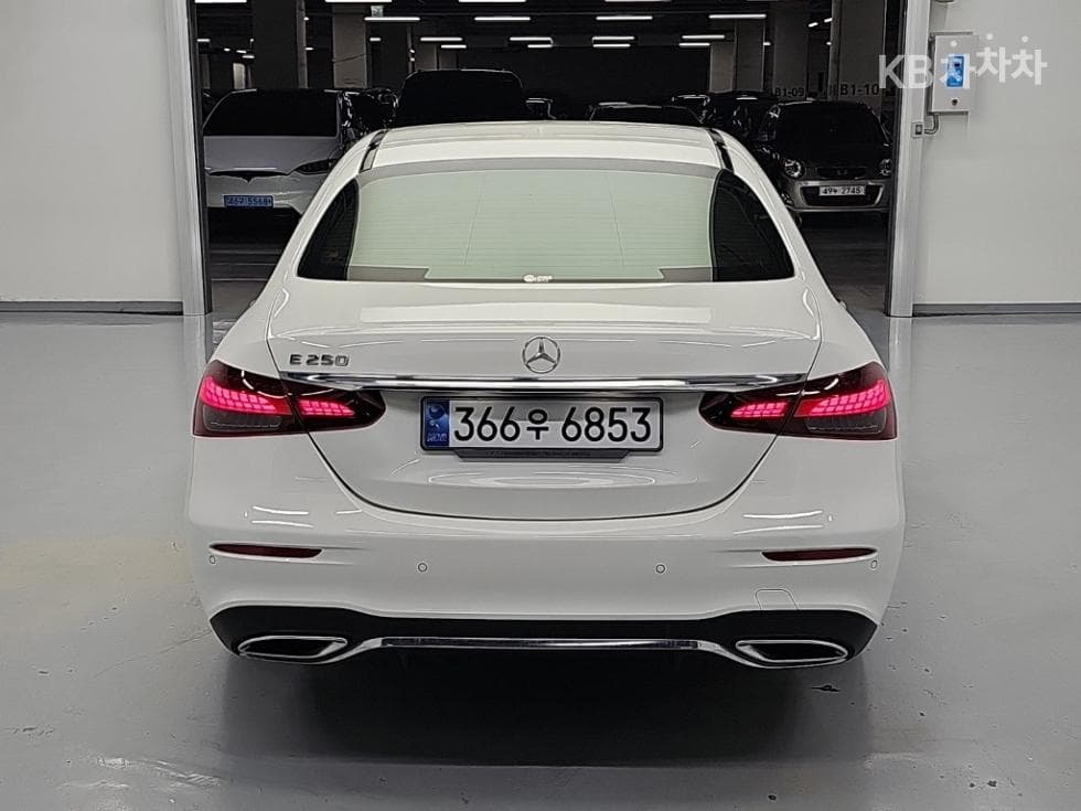 Mercedes-Benz E-Клас (W213)E250 AMG Line - 3