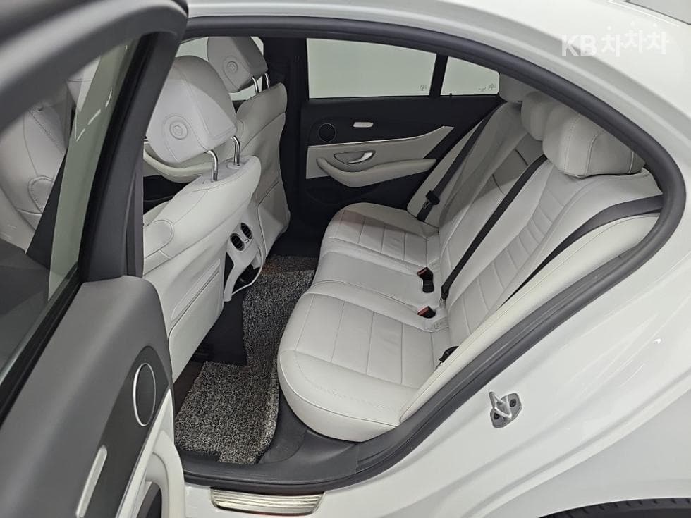 Mercedes-Benz E-Клас (W213)E250 AMG Line - 12