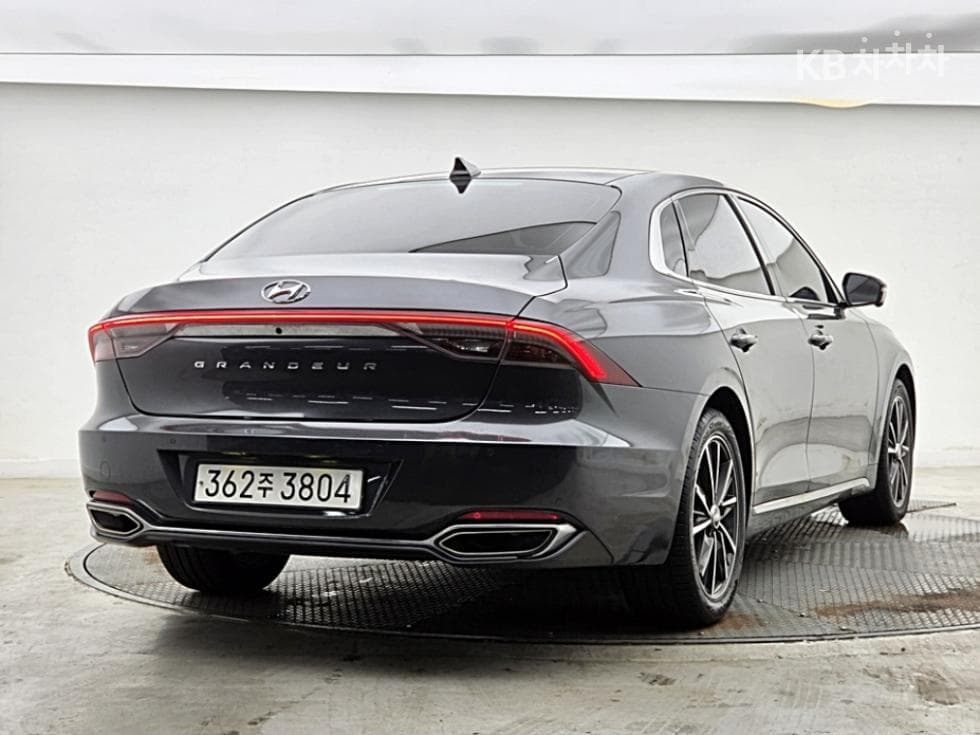 Hyundai The New (facelift) Grandeur (Azera)2.5 Le Blanc - 2