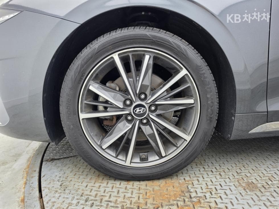 Hyundai The New (facelift) Grandeur (Azera)2.5 Le Blanc - 5