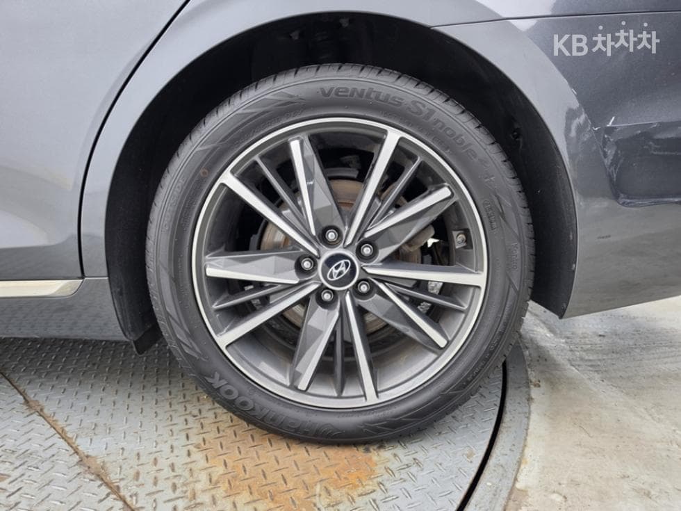 Hyundai The New (facelift) Grandeur (Azera)2.5 Le Blanc - 6