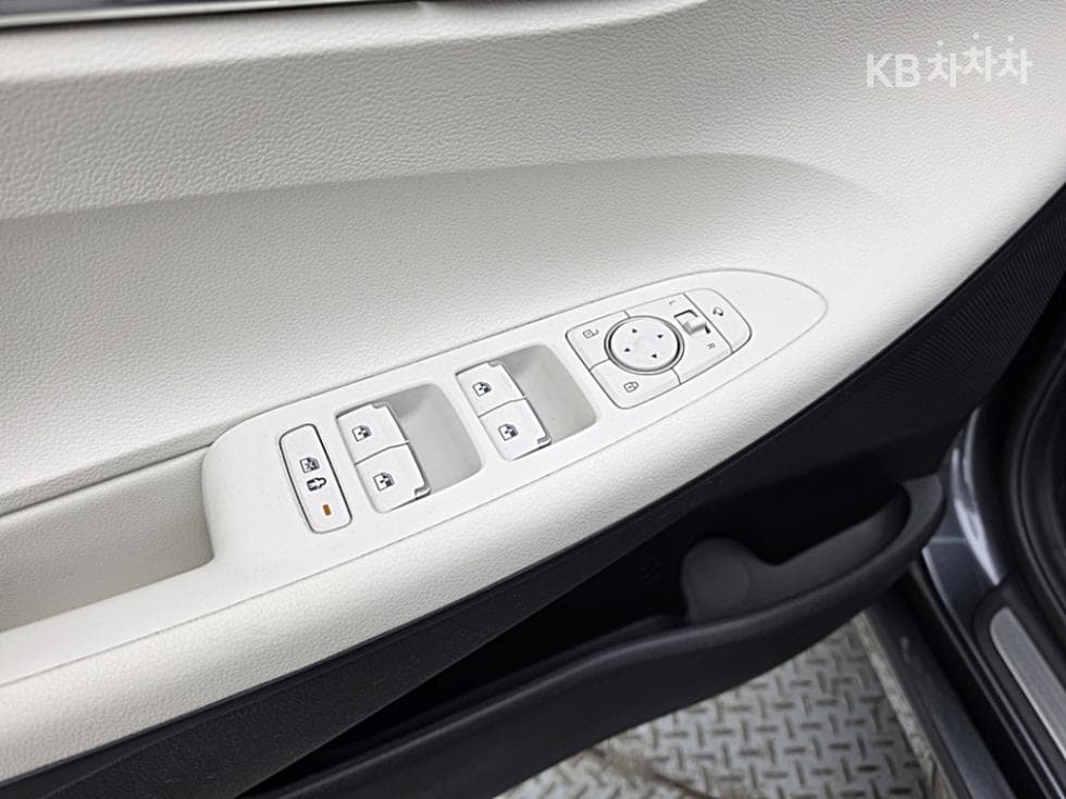 Hyundai The New (facelift) Grandeur (Azera)2.5 Le Blanc - 14