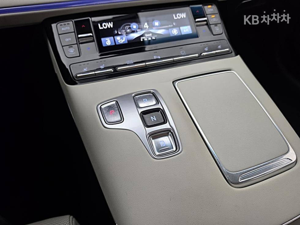Hyundai The New (facelift) Grandeur (Azera)2.5 Le Blanc - 21