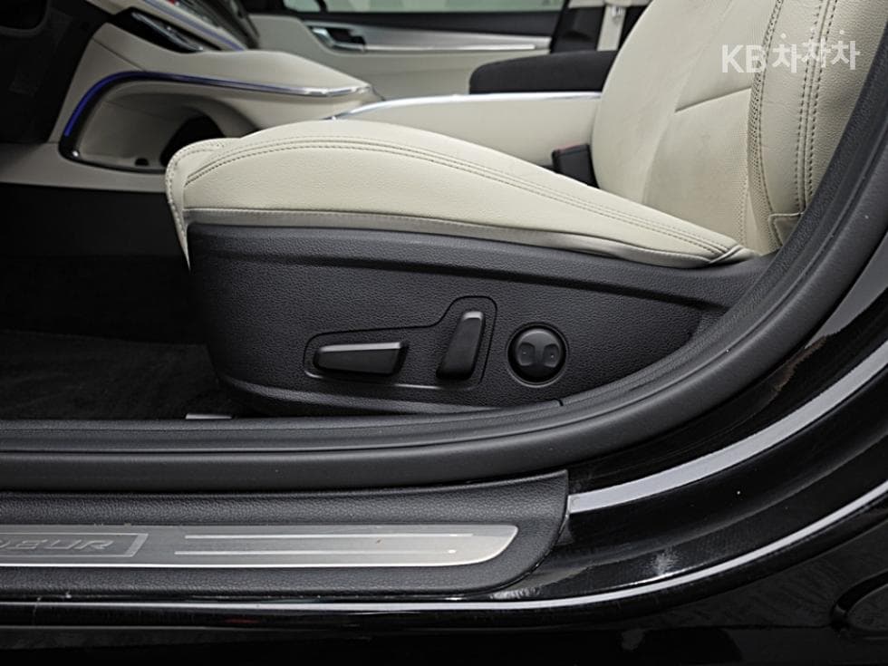 Hyundai The New (facelift) Grandeur (Azera)3.3 Le Blanc - 16