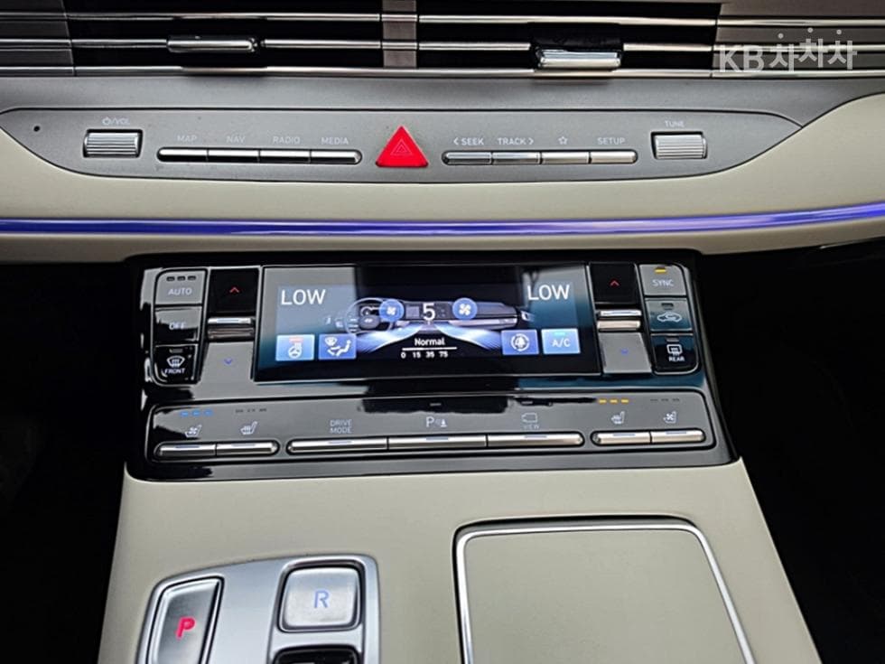 Hyundai The New (facelift) Grandeur (Azera)3.3 Le Blanc - 22