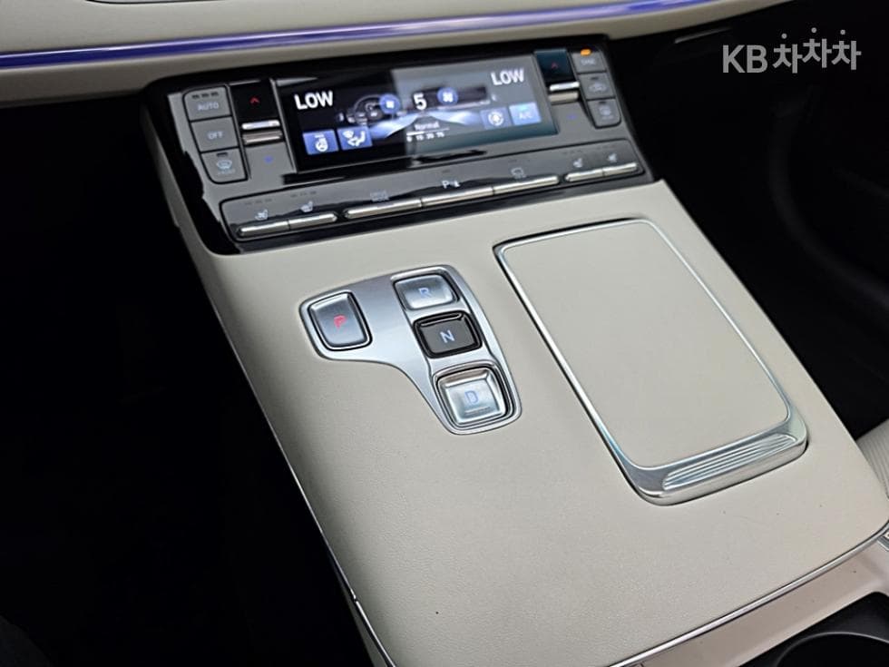 Hyundai The New (facelift) Grandeur (Azera)3.3 Le Blanc - 23