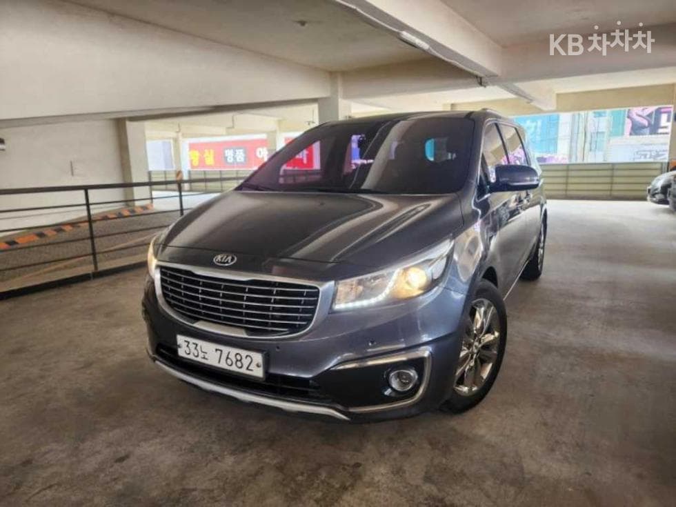 Kia All New Carnival7-seater (Limousine) 2.2 Diesel Limousine VIP - 2