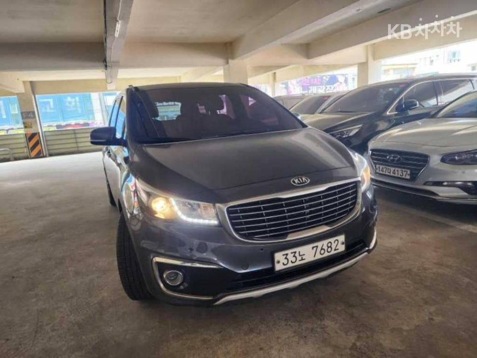 Kia All New Carnival7-seater (Limousine) 2.2 Diesel Limousine VIP - 3