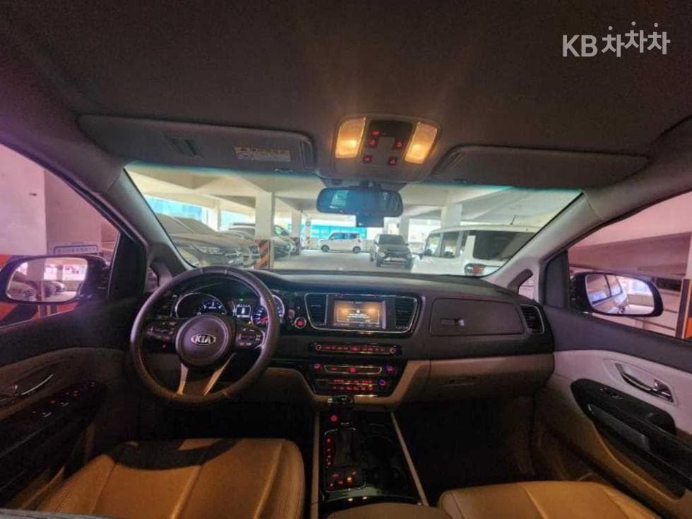 Kia All New Carnival7-seater (Limousine) 2.2 Diesel Limousine VIP - 5