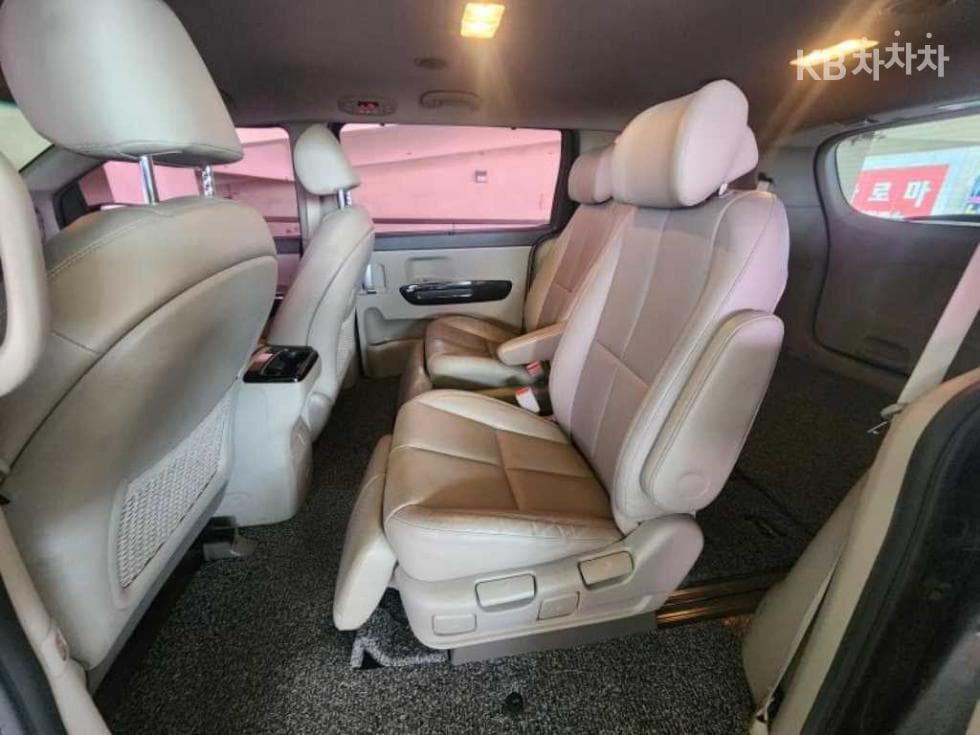 Kia All New Carnival7-seater (Limousine) 2.2 Diesel Limousine VIP - 7
