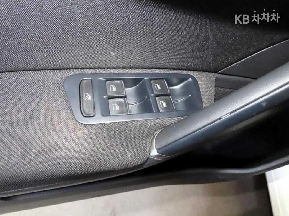 Volkswagen Golf2.0 Turbo Diesel Injection MK7 - 12