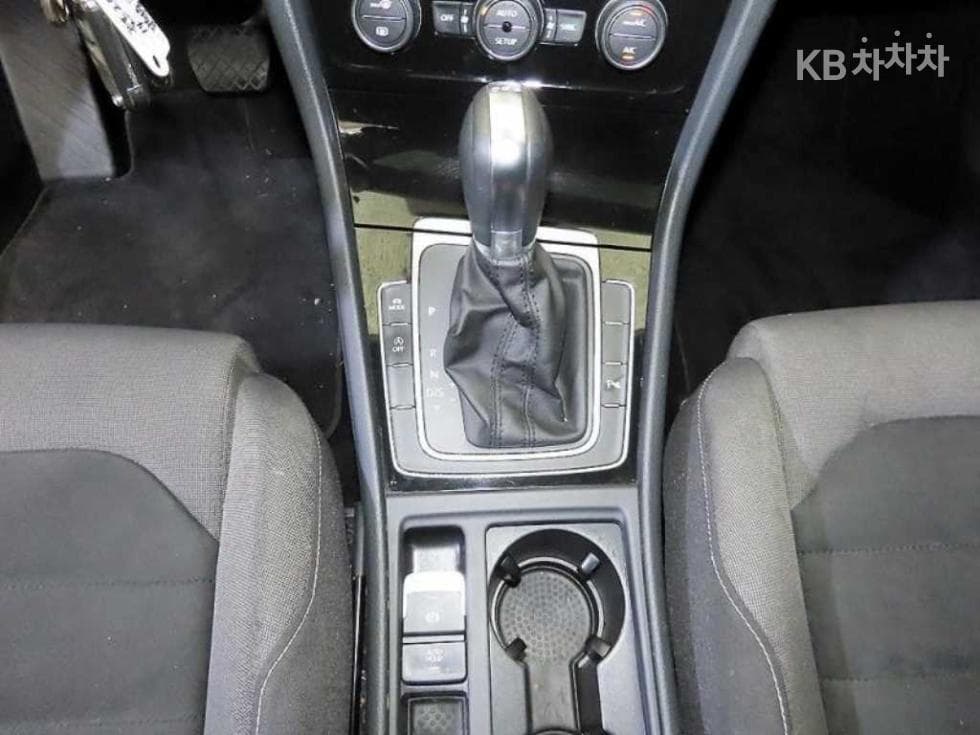 Volkswagen Golf2.0 Turbo Diesel Injection MK7 - 13