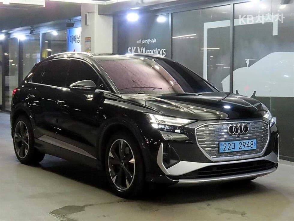 Audi Q4 e-tron 40 Premium - Image 1