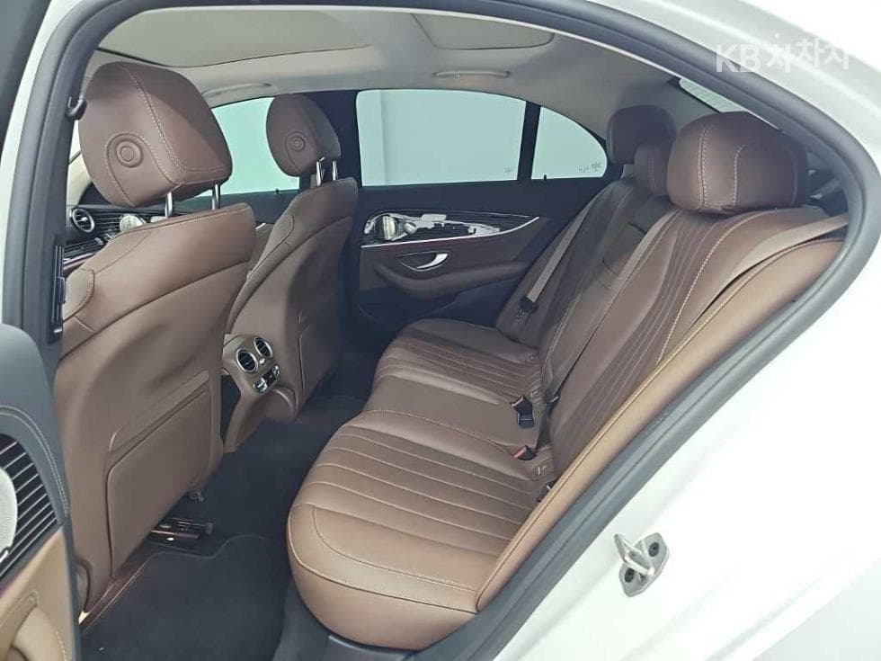 Mercedes-Benz E-Class (W213)E450 4MATIC EXCLUSIVE - 12