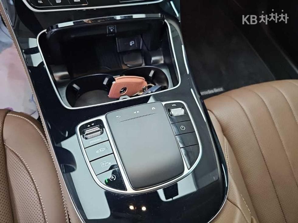 Mercedes-Benz E-Class (W213)E450 4MATIC EXCLUSIVE - 17