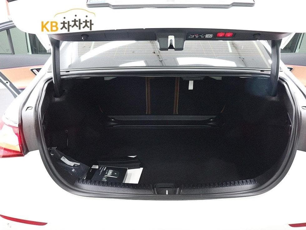 Mercedes-Benz E-클래스 (W214)E200 Avantgrade - 15