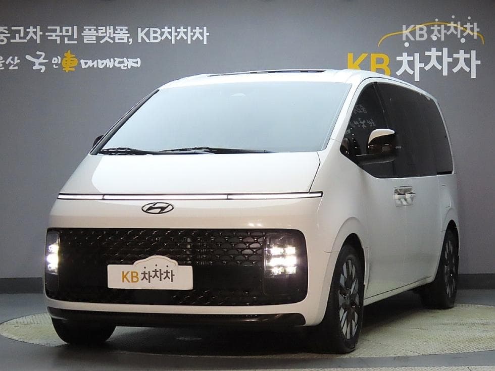 Hyundai Staria Lounge 2.2 Lounge 9 AWD Prestige - Image 1
