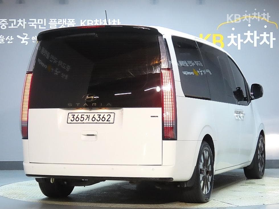 Хюндай Staria Lounge2.2 Lounge 9 AWD Престиж - 2