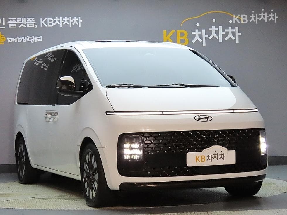 Хюндай Staria Lounge2.2 Lounge 9 AWD Престиж - 3