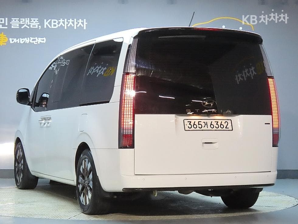 Хюндай Staria Lounge2.2 Lounge 9 AWD Престиж - 4