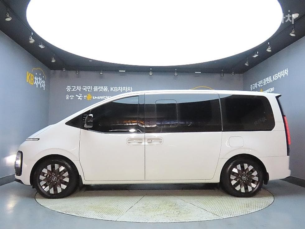 Хюндай Staria Lounge2.2 Lounge 9 AWD Престиж - 5