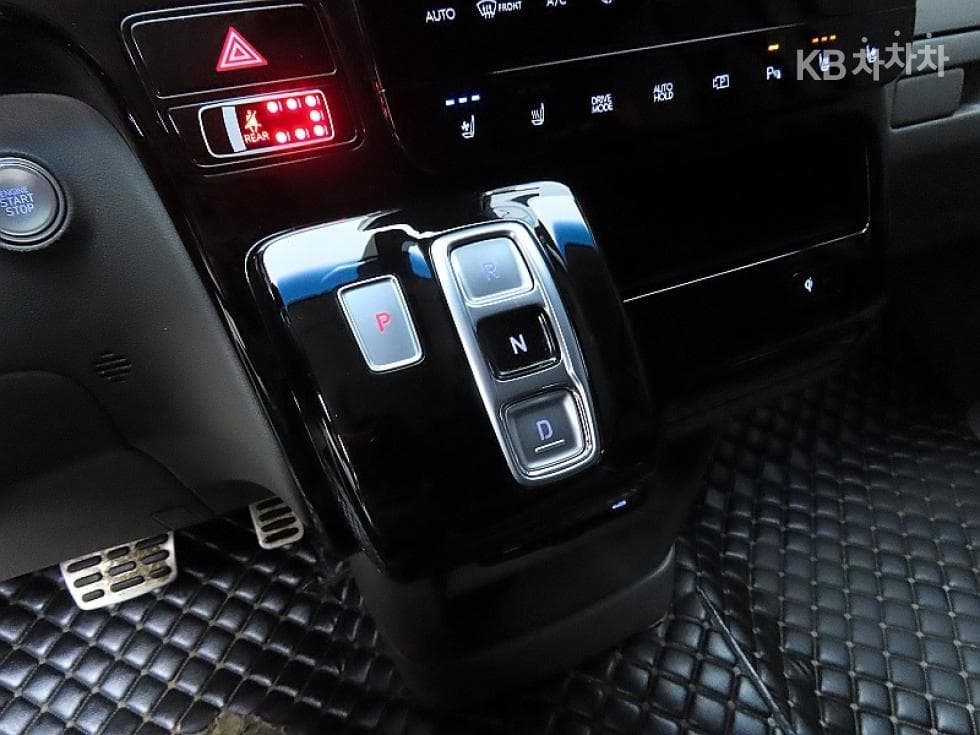 Хюндай Staria Lounge2.2 Lounge 9 AWD Престиж - 9