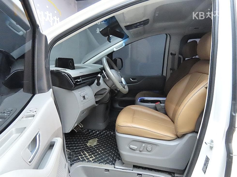 Хюндай Staria Lounge2.2 Lounge 9 AWD Престиж - 10