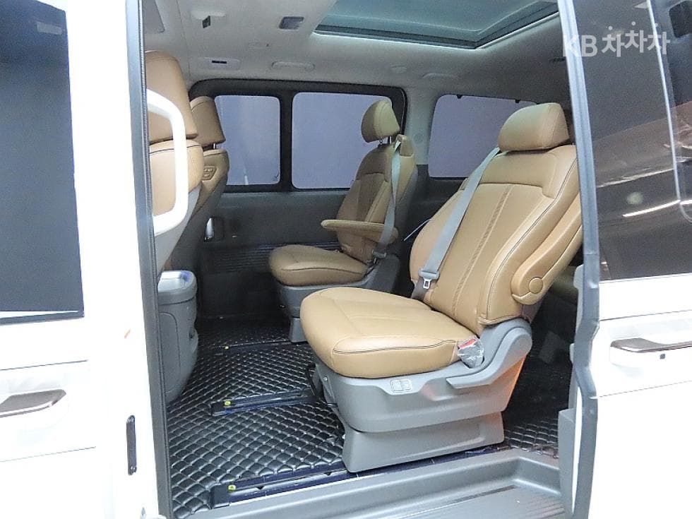 Хюндай Staria Lounge2.2 Lounge 9 AWD Престиж - 11