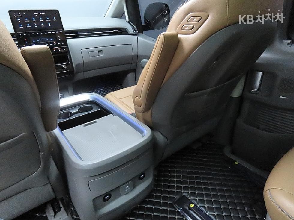 Хюндай Staria Lounge2.2 Lounge 9 AWD Престиж - 18
