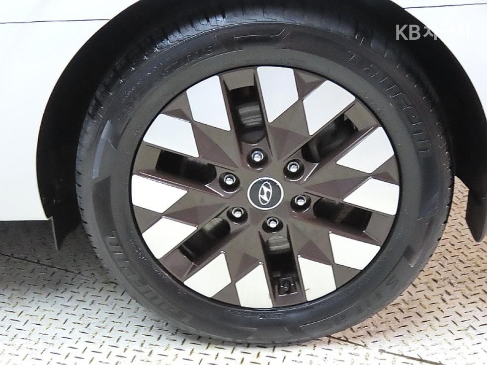 Хюндай Staria Lounge2.2 Lounge 9 AWD Престиж - 20