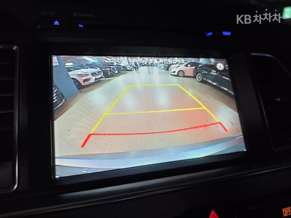 Hyundai Sonata LFLPI Modern Disabled-accessible - 11