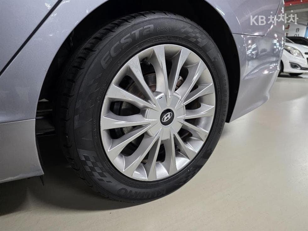 Hyundai Sonata LFLPI Modern Disabled-accessible - 20