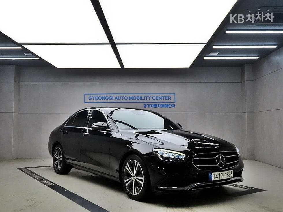 Mercedes-Benz E-Class (W213) E250 Avantgarde - Image 1
