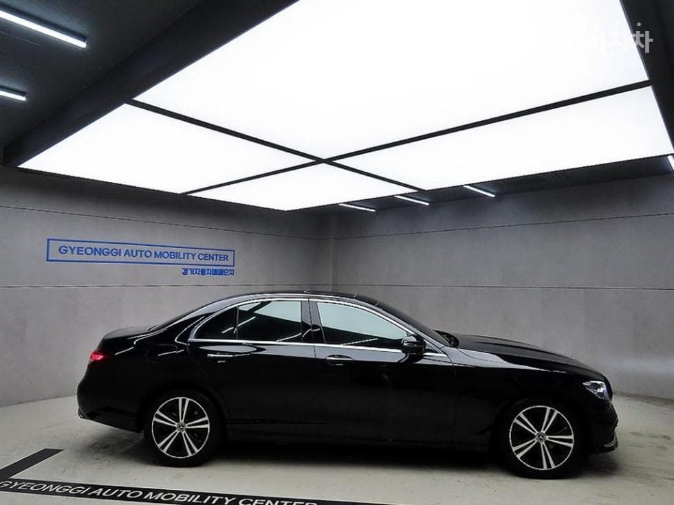 Mercedes-Benz E-Class (W213)E250 Avantgarde - 2