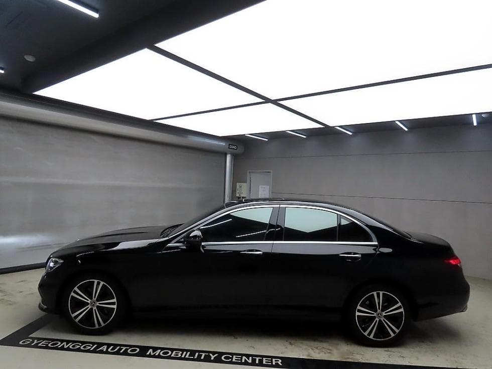 Mercedes-Benz E-Class (W213)E250 Avantgarde - 4